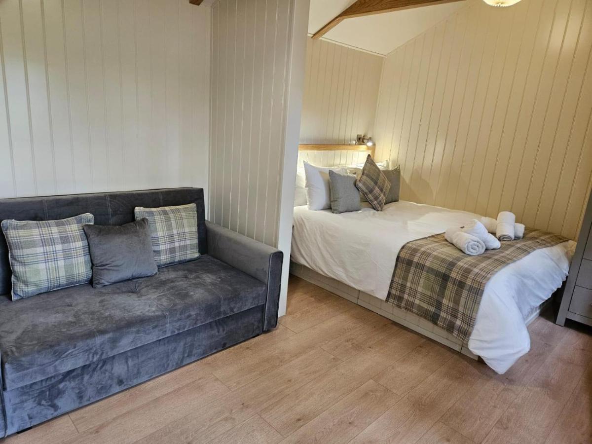 Woodland Shepherds Hut - 'Saga' เคอร์นาวอน ภายนอก รูปภาพ
